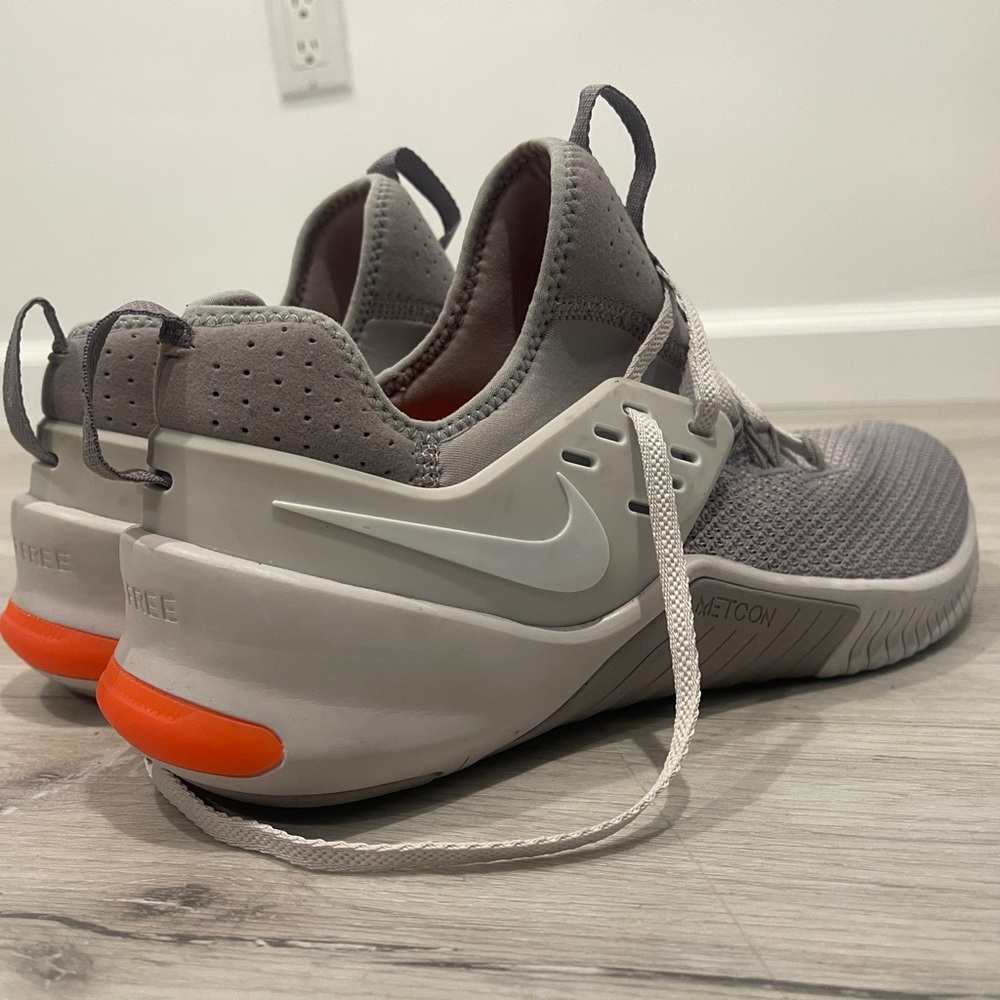 Nike Metcon (8?) men’s size 11. Worn once.